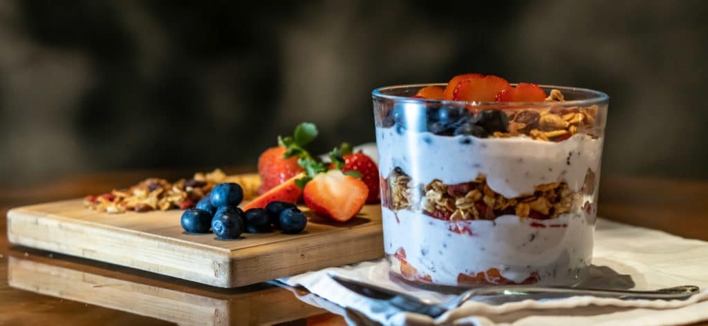 start living now - healthy snack - healthy snacks - healthy food - healthy foods - healthy eating - yogurt parfait